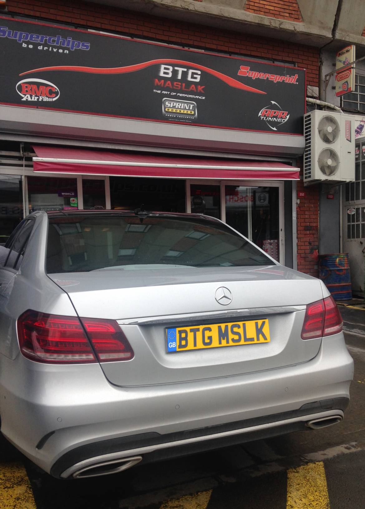 Mercedes-E18000.jpg