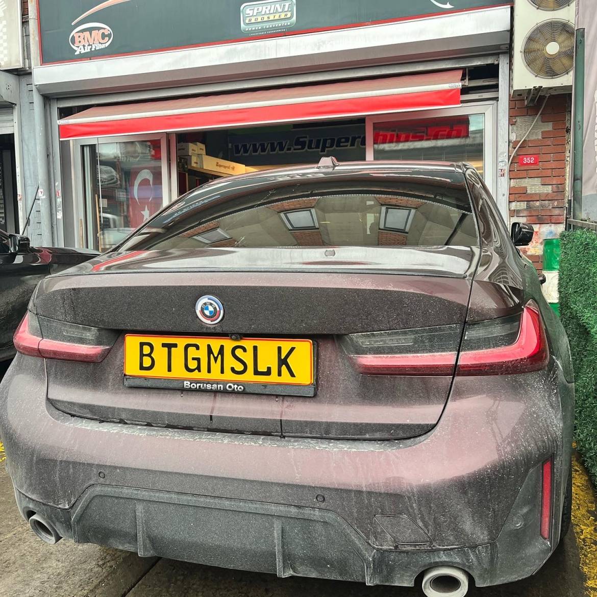 320i.jpg